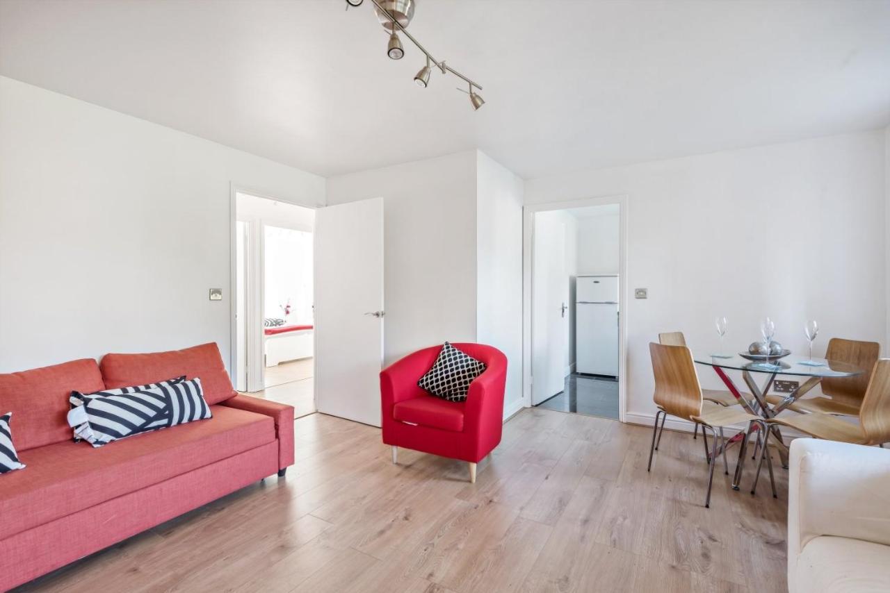 2 Bed Flat, Dedicated Workspace, Parking, 4Ktv Londýn Exteriér fotografie