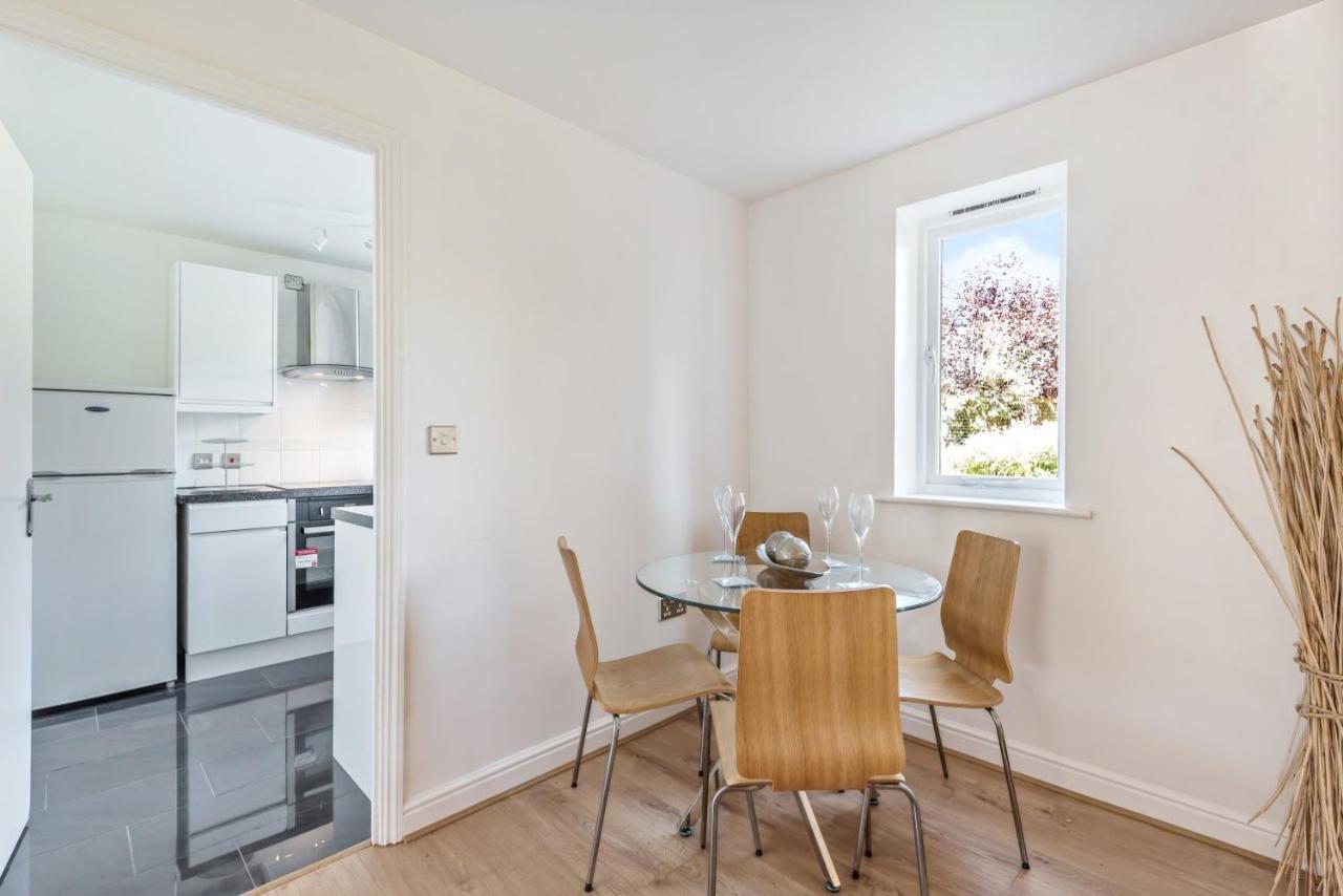 2 Bed Flat, Dedicated Workspace, Parking, 4Ktv Londýn Exteriér fotografie