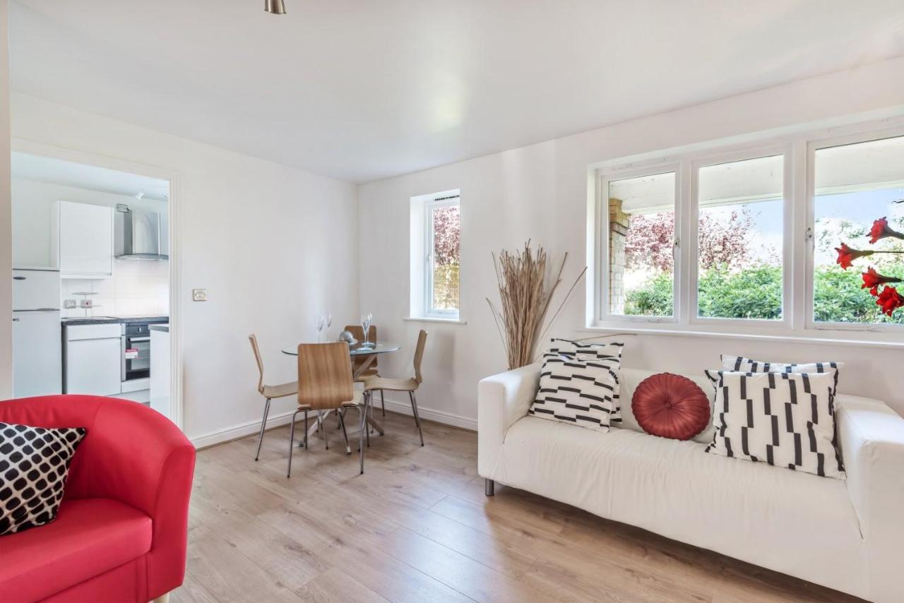 2 Bed Flat, Dedicated Workspace, Parking, 4Ktv Londýn Exteriér fotografie
