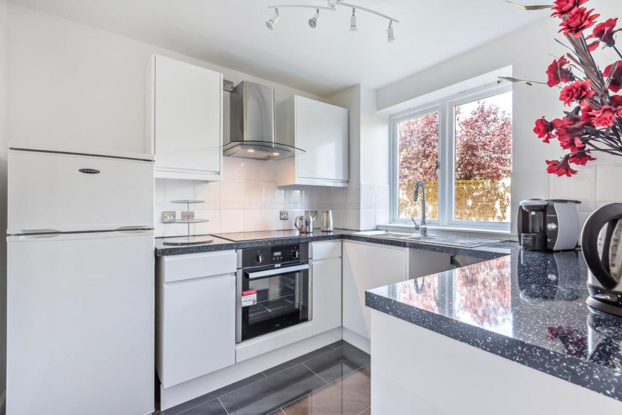 2 Bed Flat, Dedicated Workspace, Parking, 4Ktv Londýn Exteriér fotografie