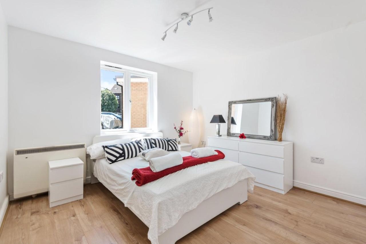 2 Bed Flat, Dedicated Workspace, Parking, 4Ktv Londýn Exteriér fotografie