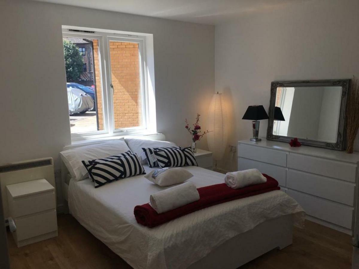 2 Bed Flat, Dedicated Workspace, Parking, 4Ktv Londýn Exteriér fotografie